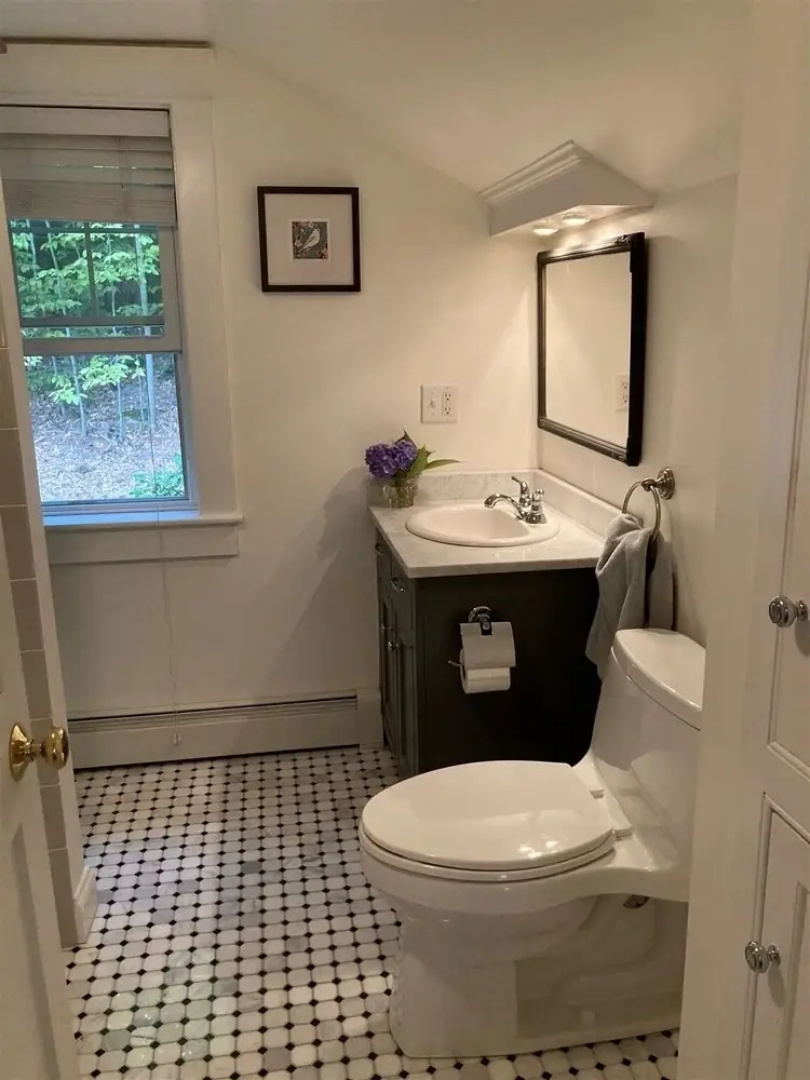 North Sebago Charmer Limit 10 3 Bedroom Home by RedAwning