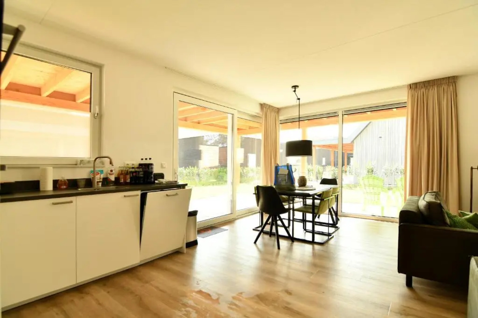 luxe Villa Maroma Regal aan Veerse Meer met gratis 4 Ebikes