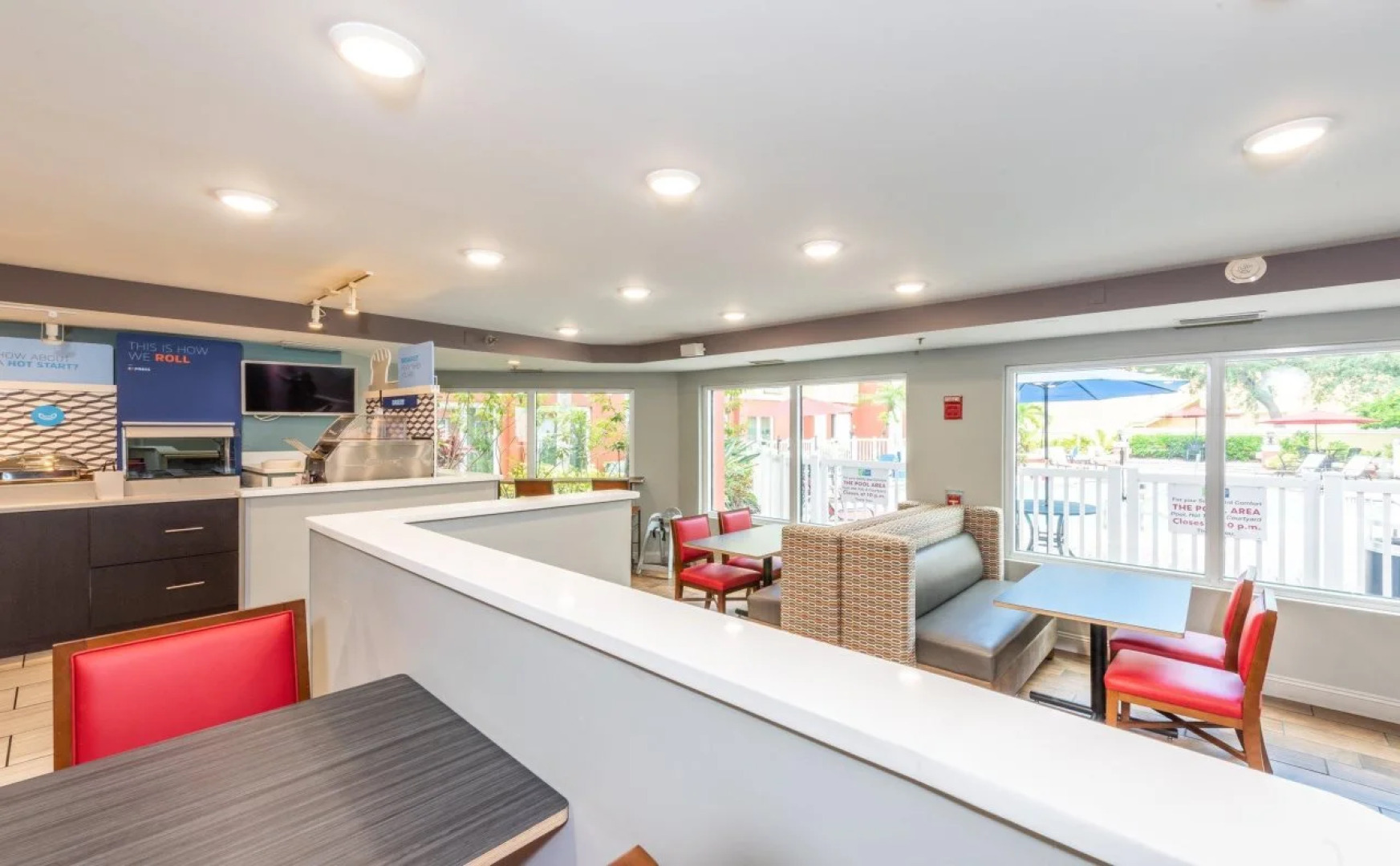 Holiday Inn Express & Suites Bradenton West by IHG