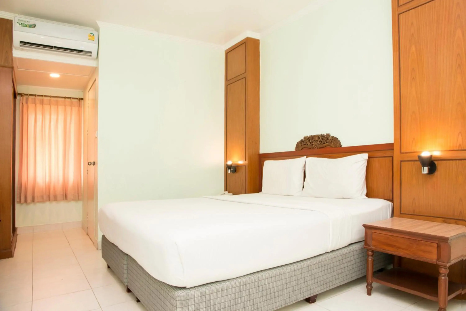 S Lodge Pattaya (formally known as Sabai Lodge)