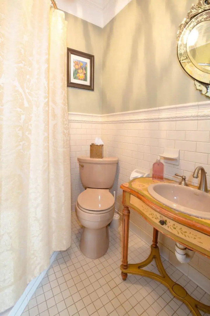 Mathis House, A Victorian Bed & Breakfast and Tea Room at 600 Main