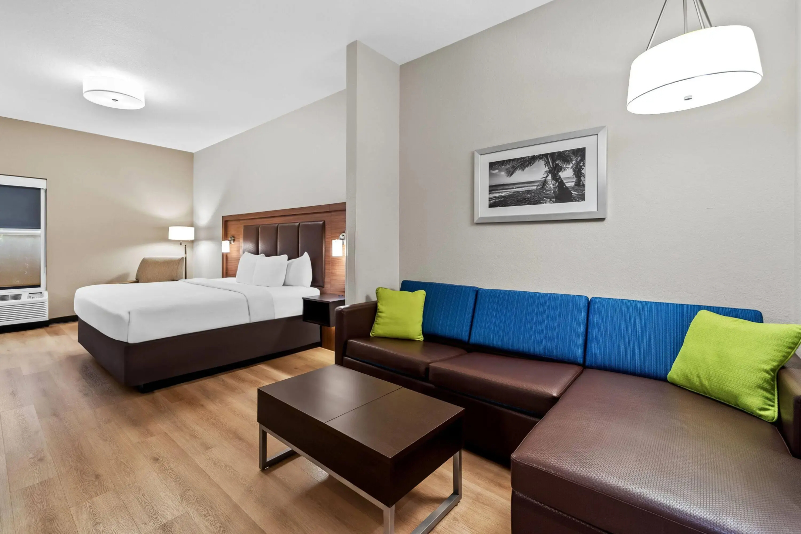 Days Inn & Suites by Wyndham Fort Myers Near JetBlue Park