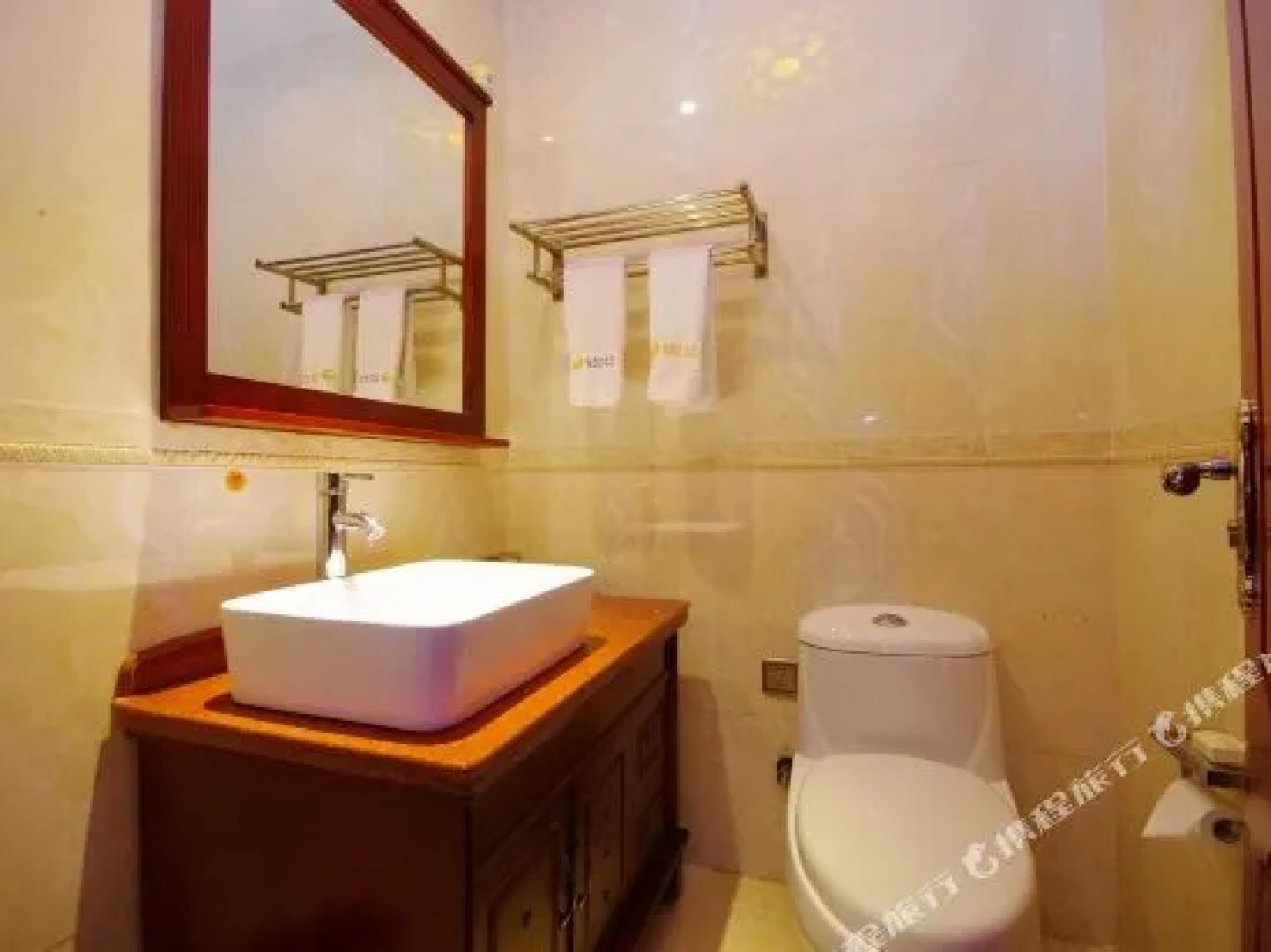 Suining Phoenix Hotel (Chuanshan Mingyue Road Store)