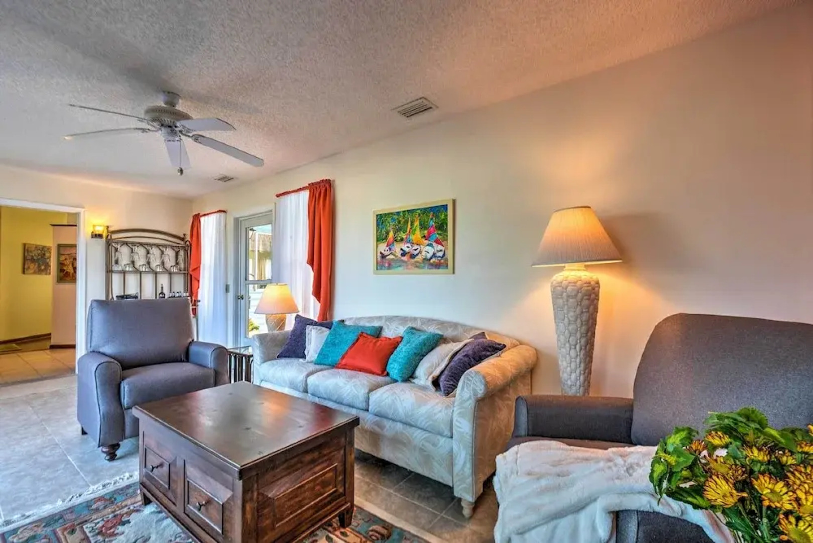 Lovely Lady Lake Home w/ Resort Amenities & Lanai!