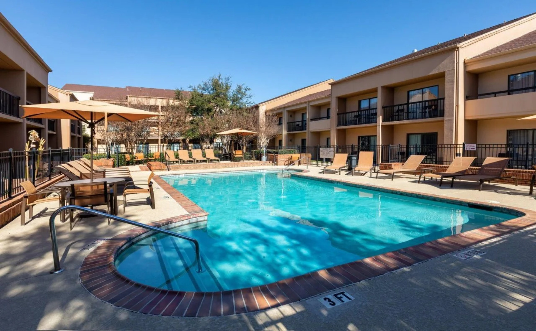 Courtyard by Marriott Dallas-Fort Worth/Bedford
