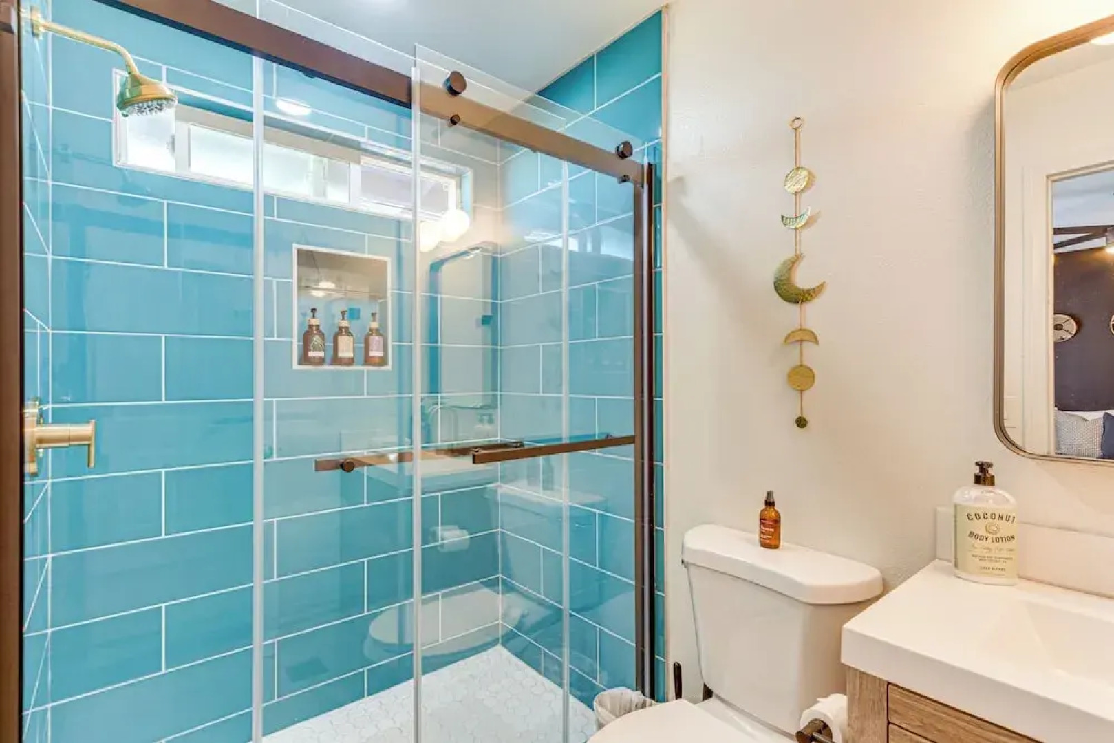 Hot Tub + Patio: Desert Getaway in Joshua Tree!