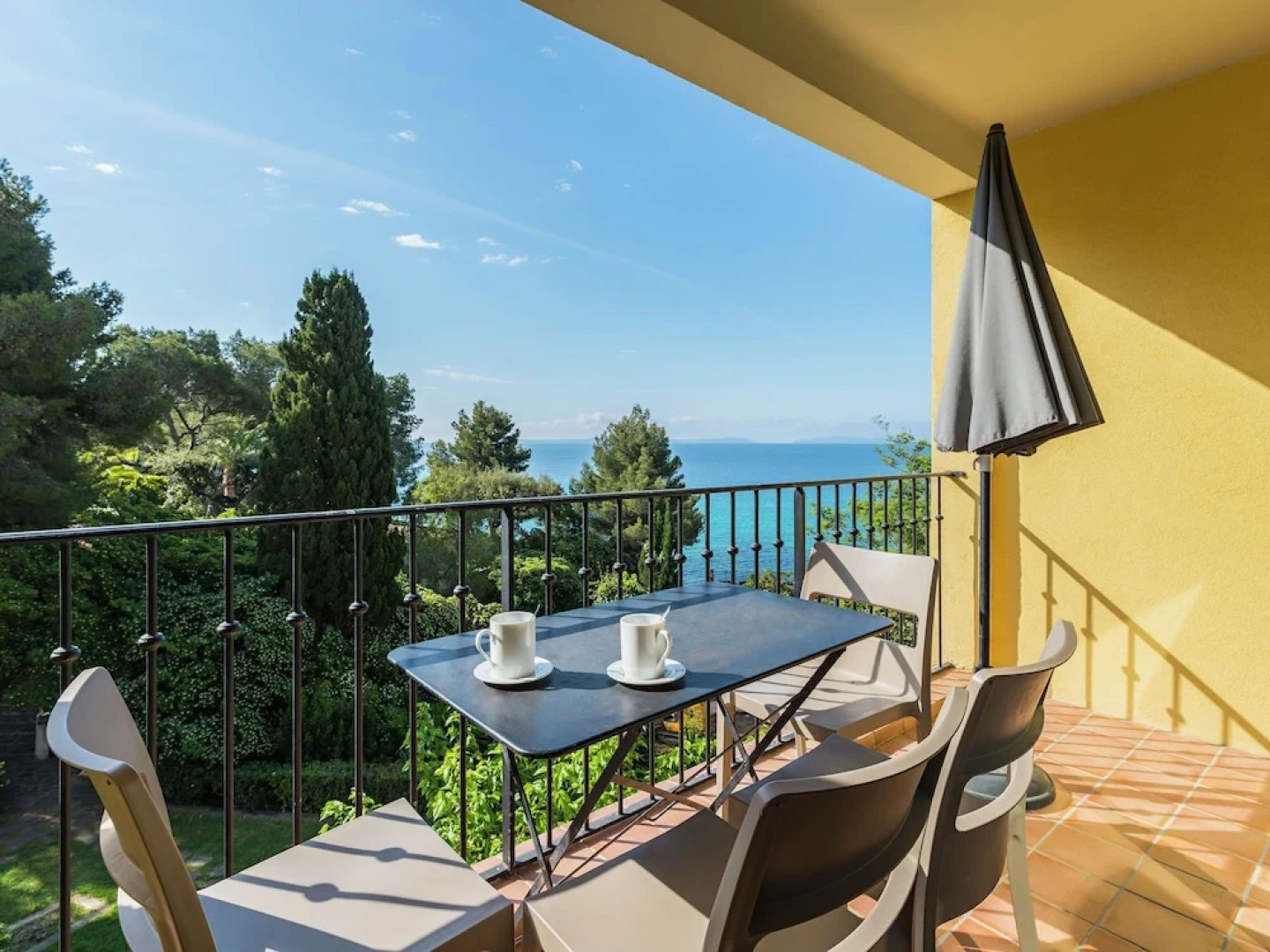 Stylish apartment with AC, located on a beautiful bay