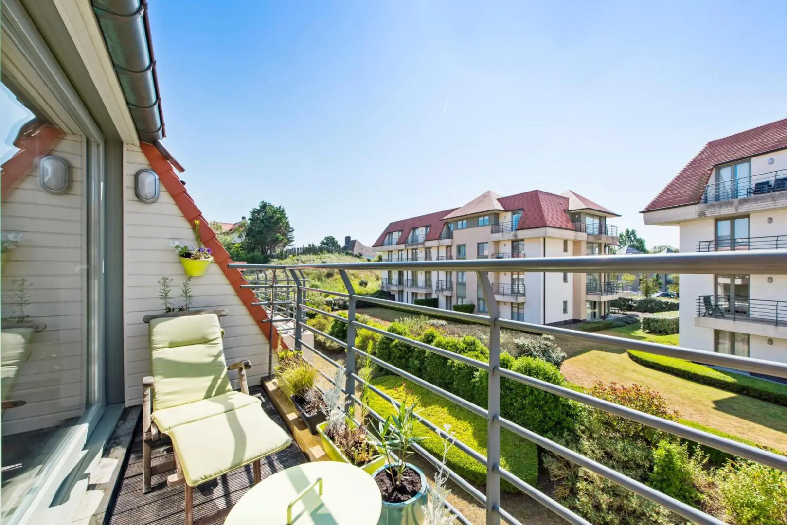 Bright apartment with 2 terraces in De Panne