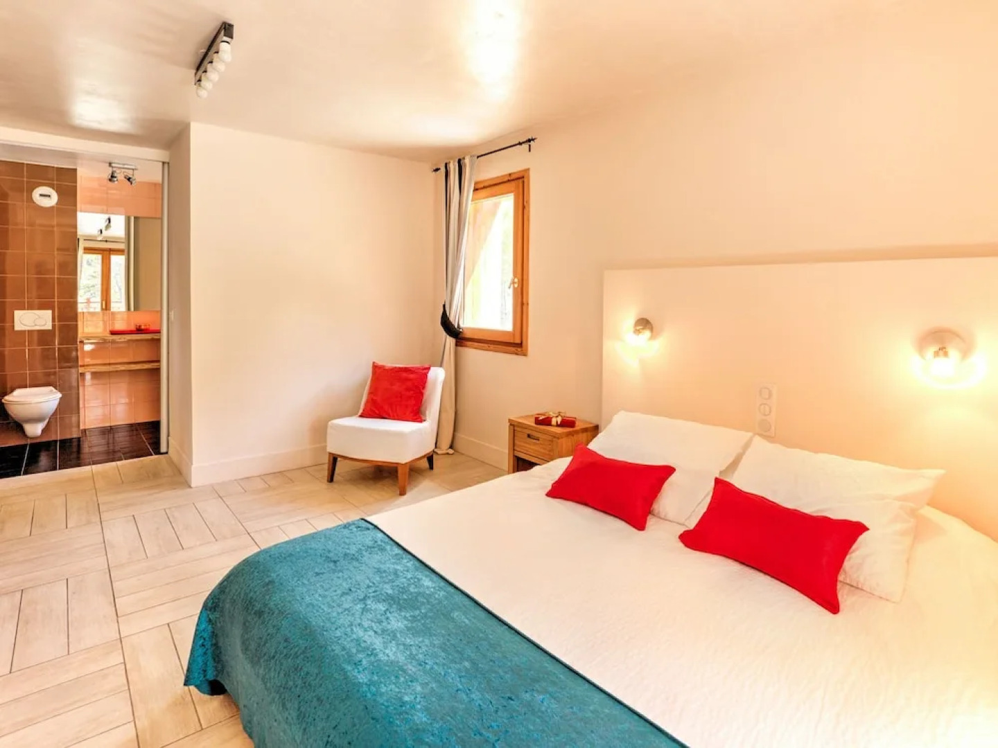 Luxury Chalet, Near the ski Slopes, With Fireplace, Sauna, Jacuzzi and Internet Access