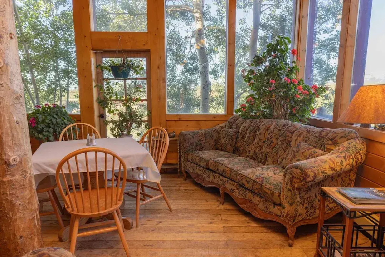 The Hand Hotel Bed & Breakfast