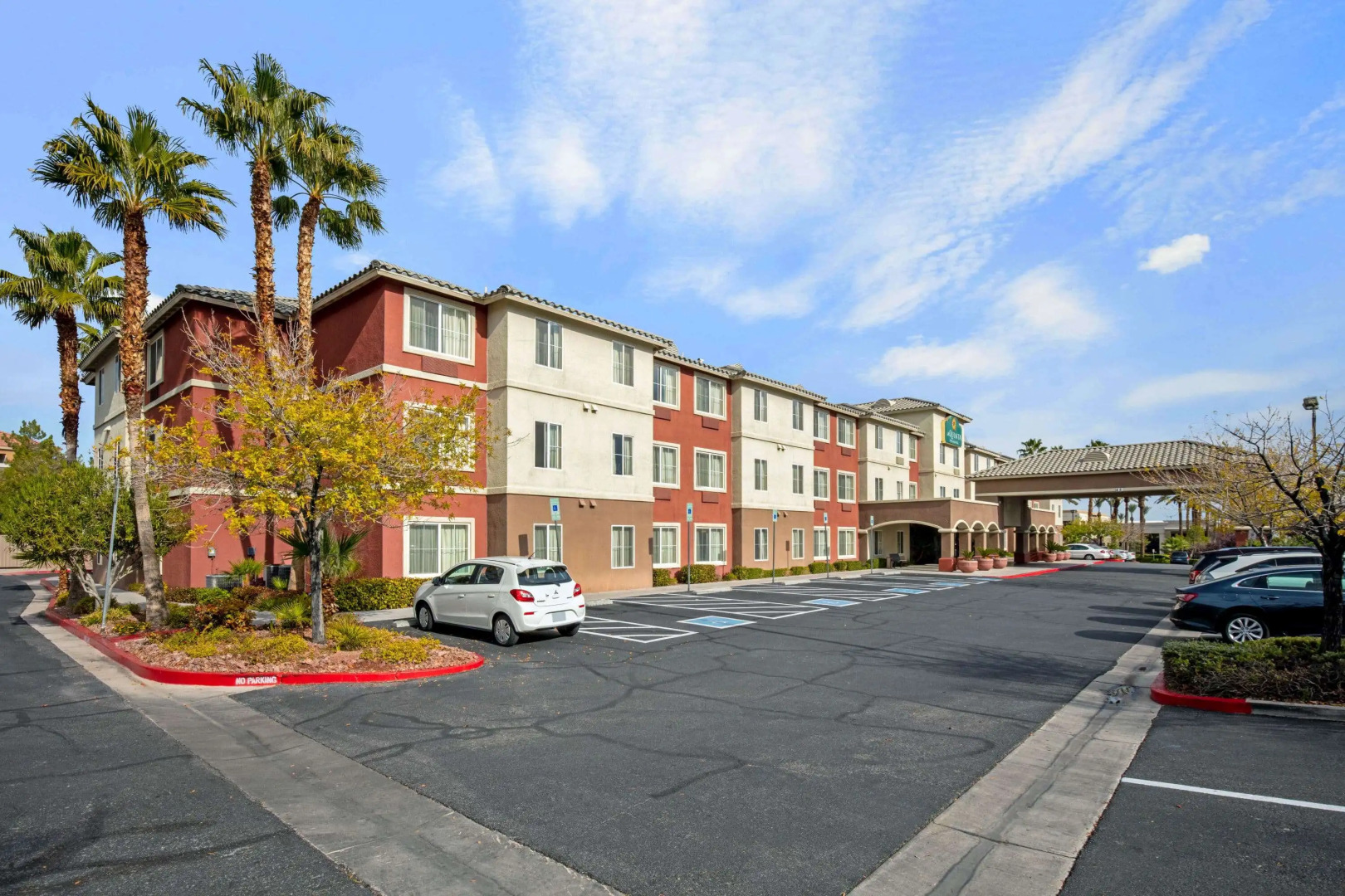 La Quinta Inn & Suites by Wyndham Las Vegas Red Rock