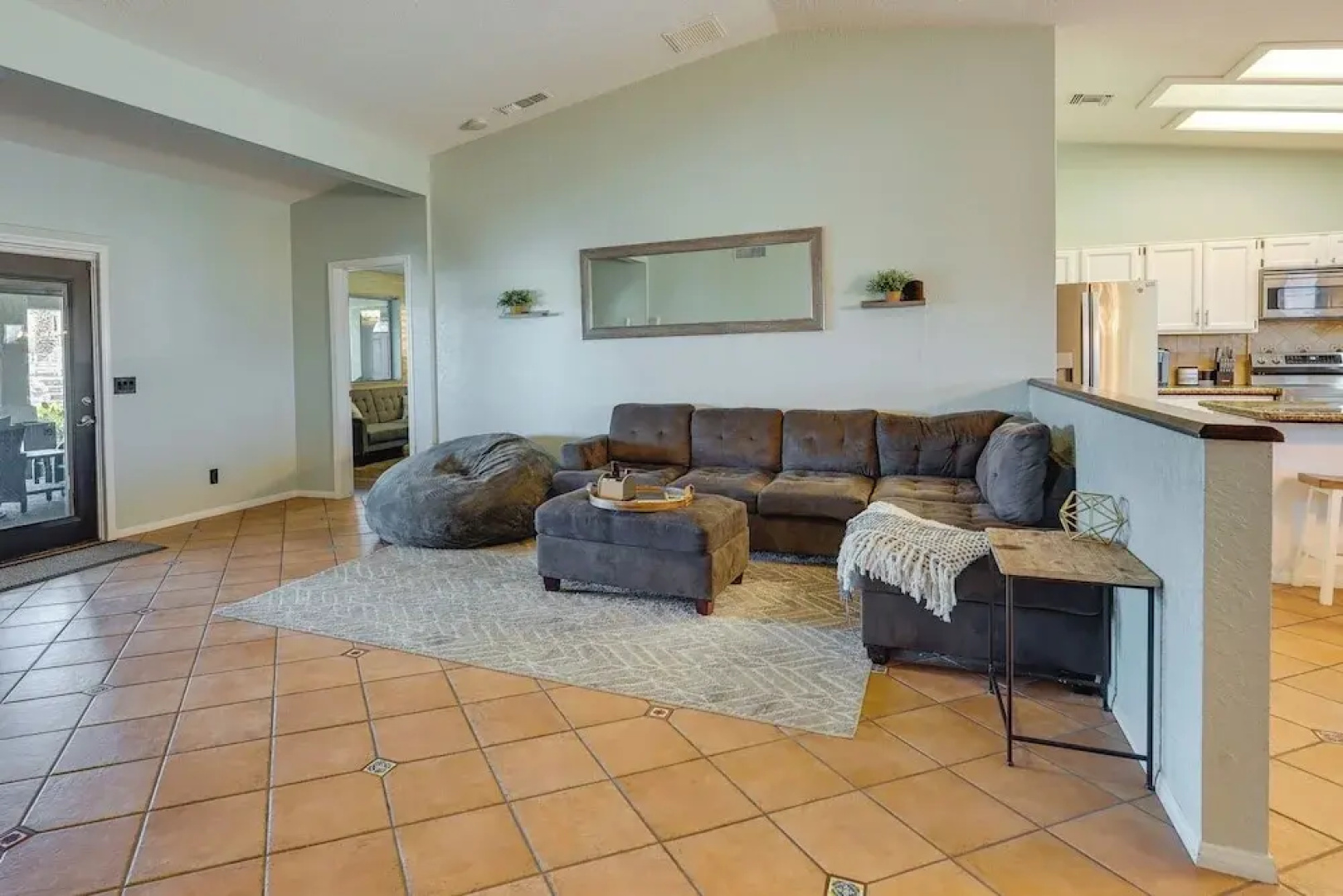 4 Mi to Lake Havasu State Park: Home w/ Mtn Views!