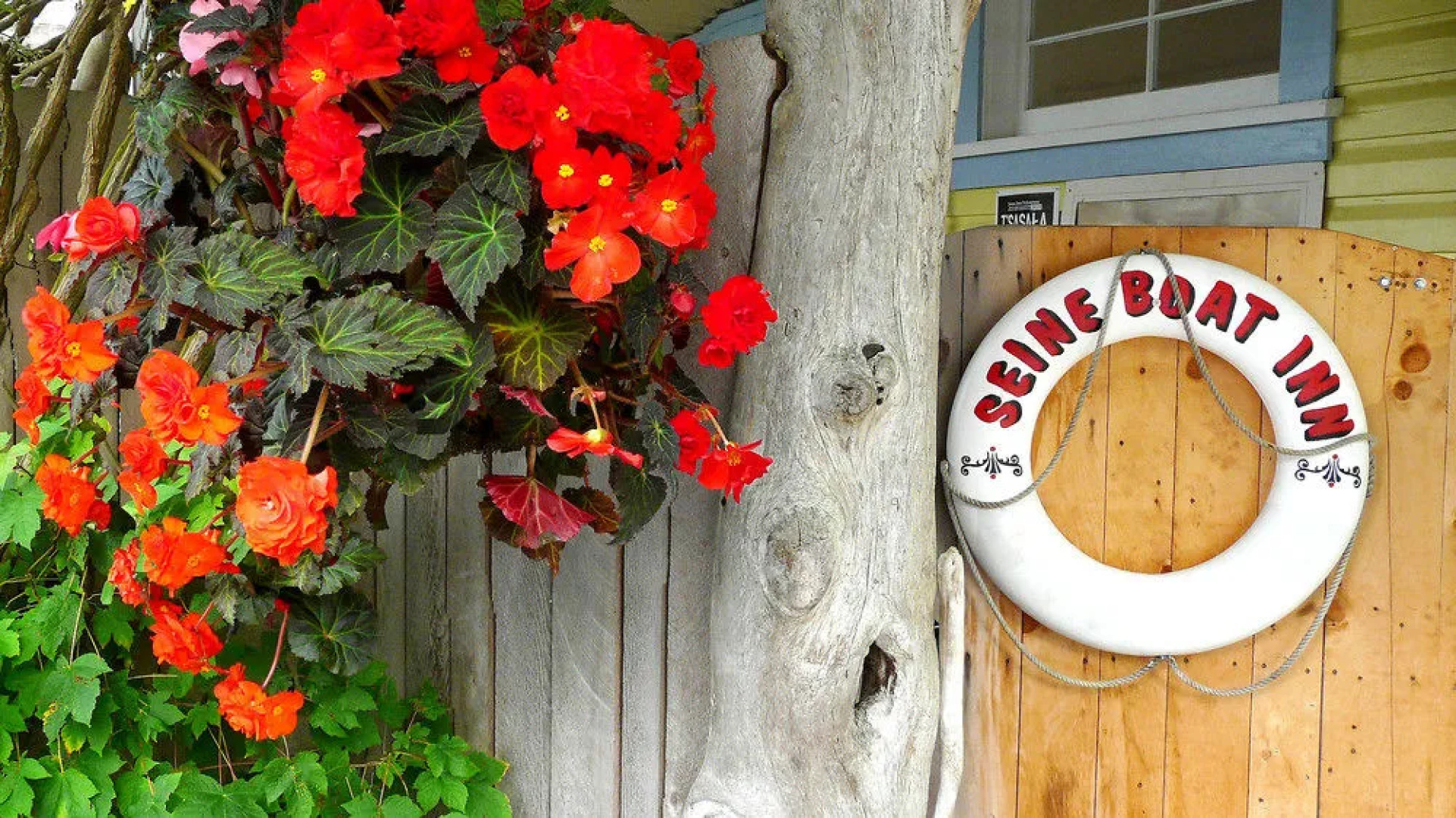 Seine Boat Inn