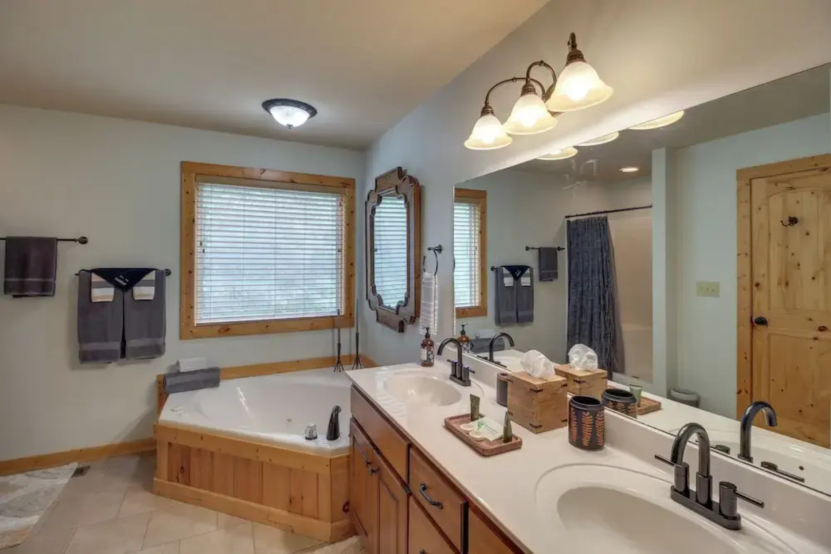 Upscale Coosawattee Cabin w/ Hot Tub & Fire Pit!