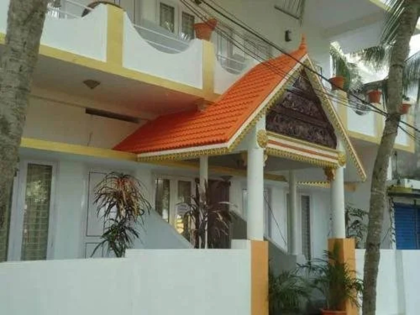 White House Beach Resort