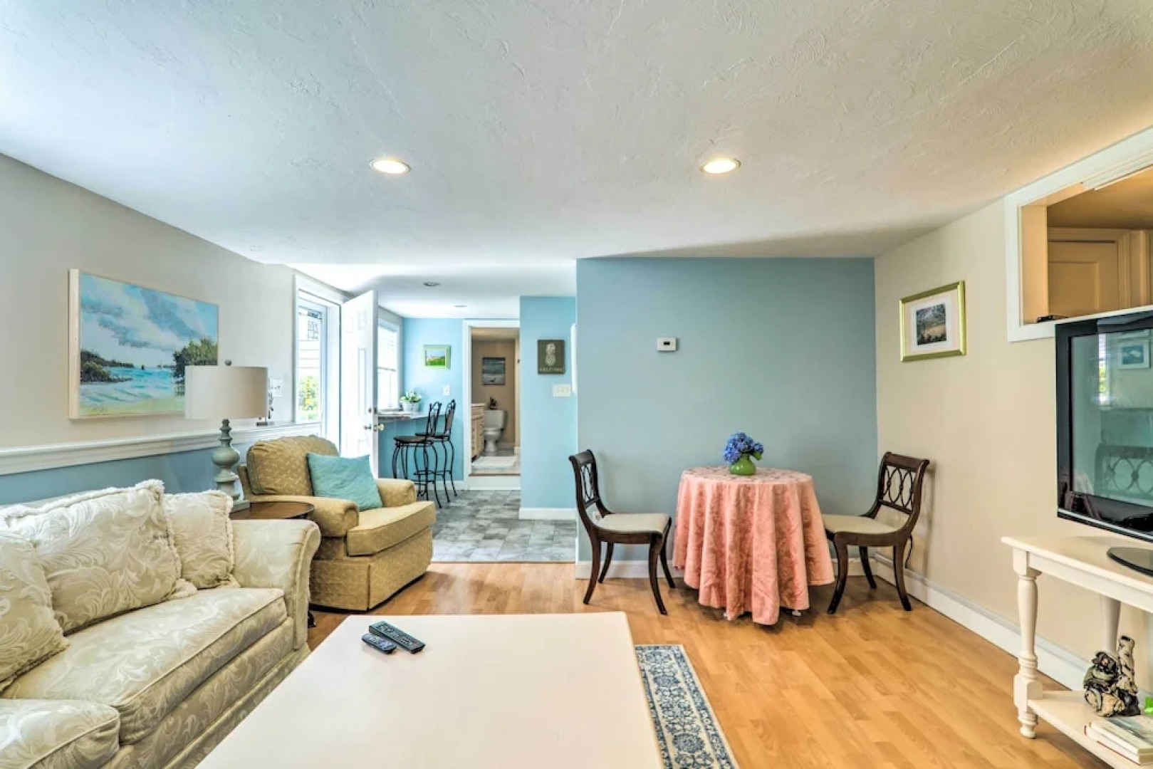 3 Mi to Bourne Scenic Park: Quaint Cape Cod Apt