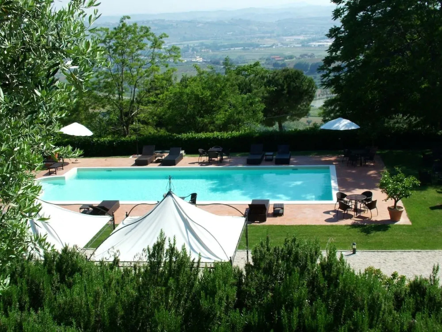 Apartment With Pool, Between sea and Mountains, Restaurant, Wifi