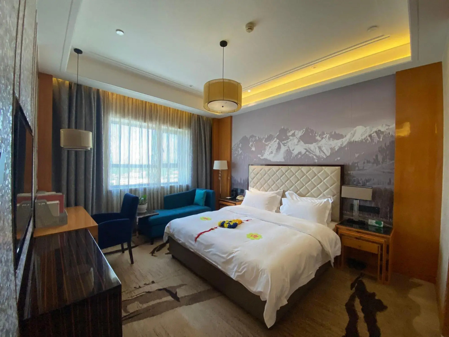 Yili Huacheng Hotel (Liuxing Street)