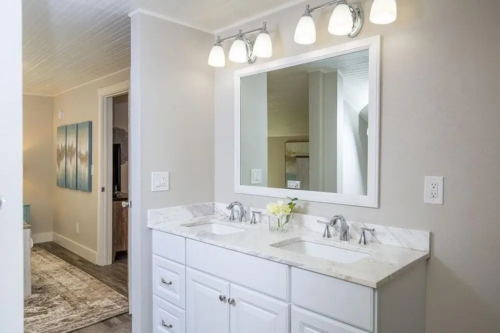 Couple’s Getaway | Walk to UNC |FREE Cruiser Bikes