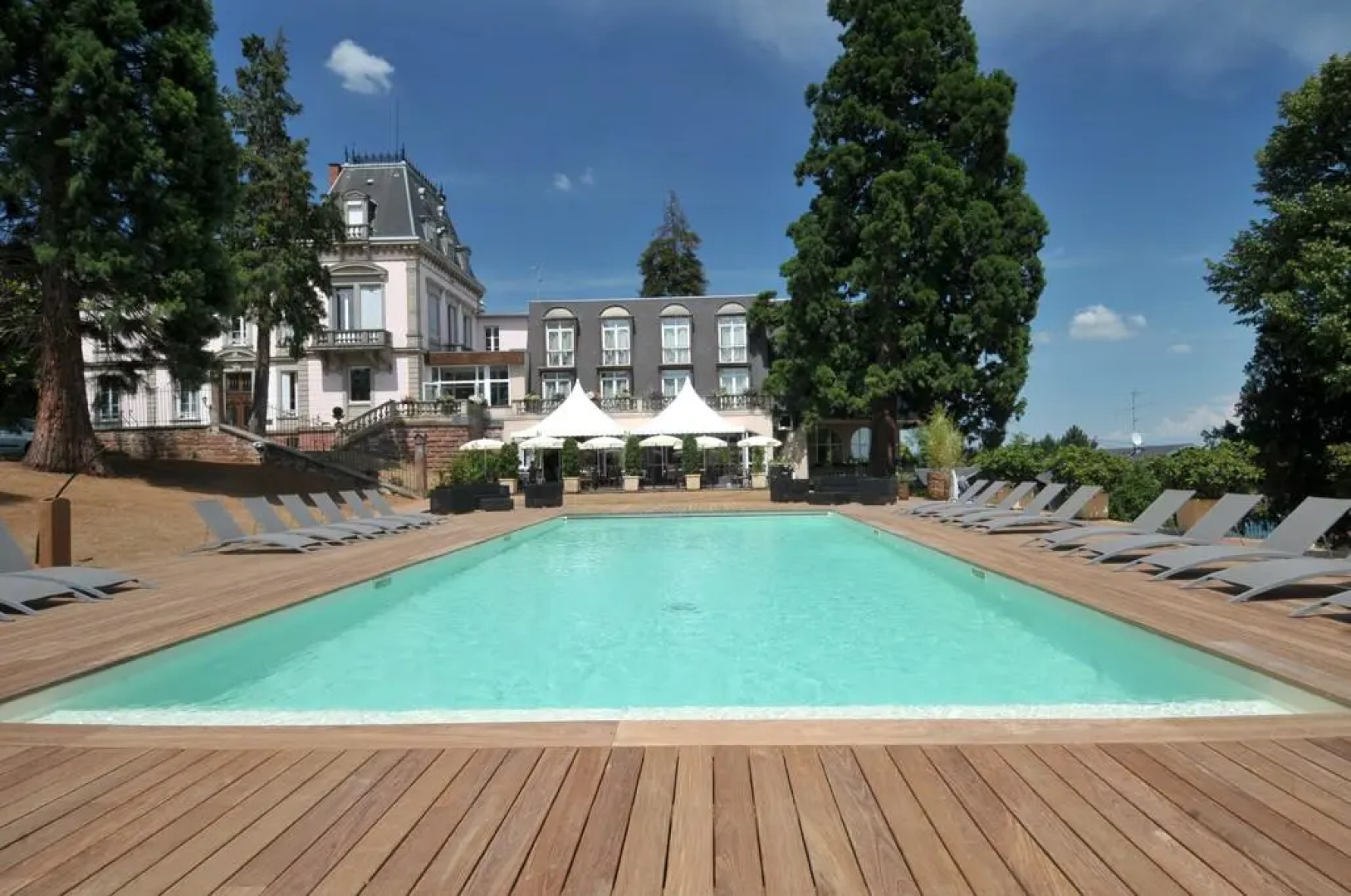 LE H - Hôtel & Restaurant