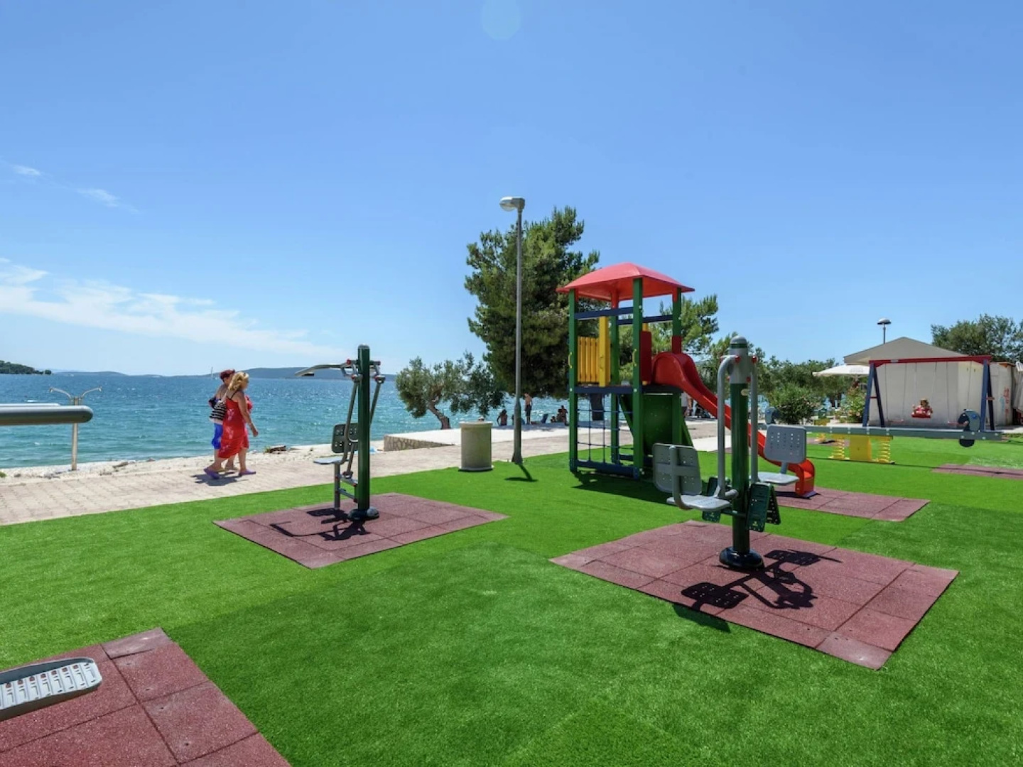 Tidy Apartment With Wifi, 4 km From City of Trogir