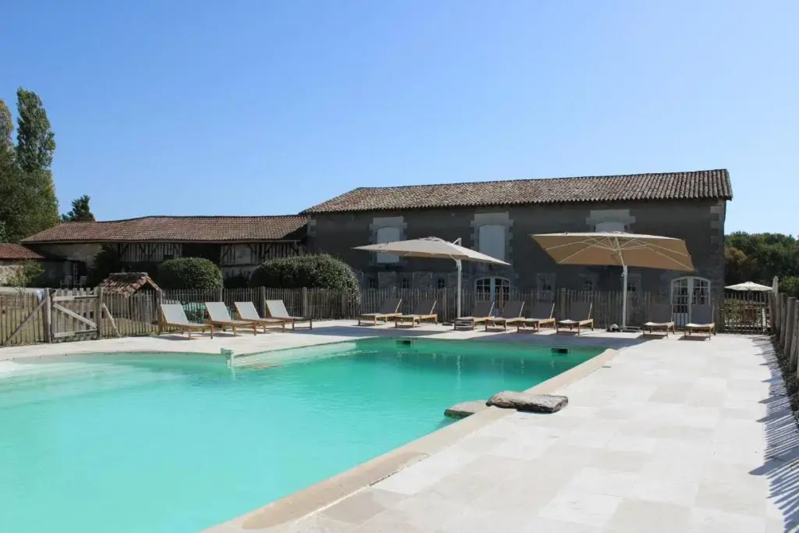 Le Petit Chateau Servanches