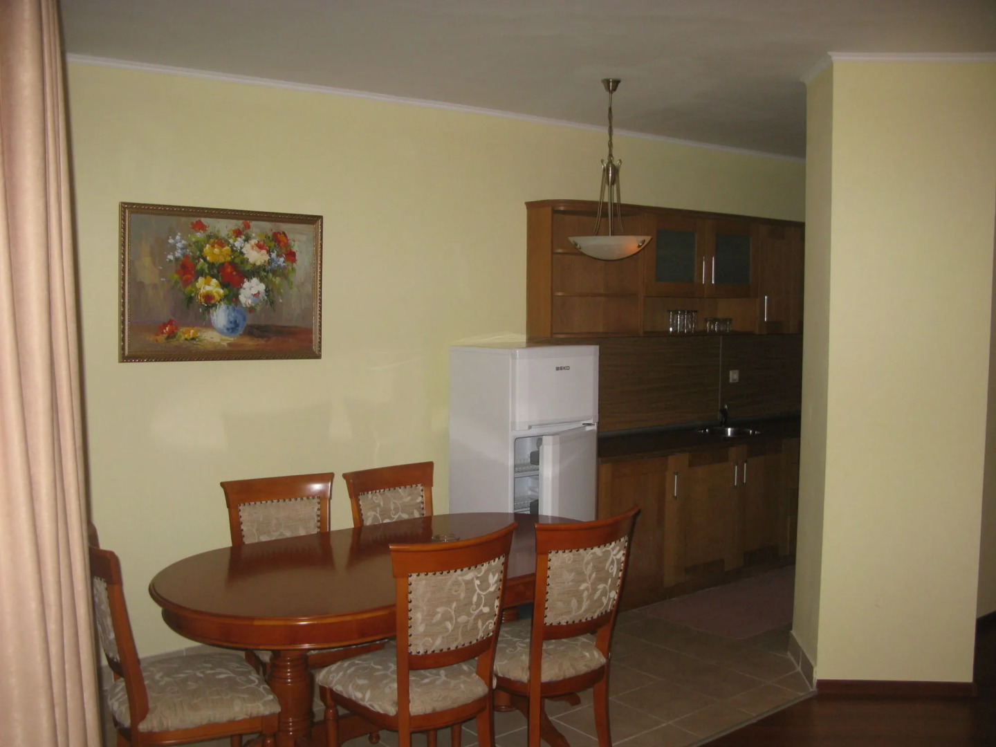 Estreya Palace & Residence