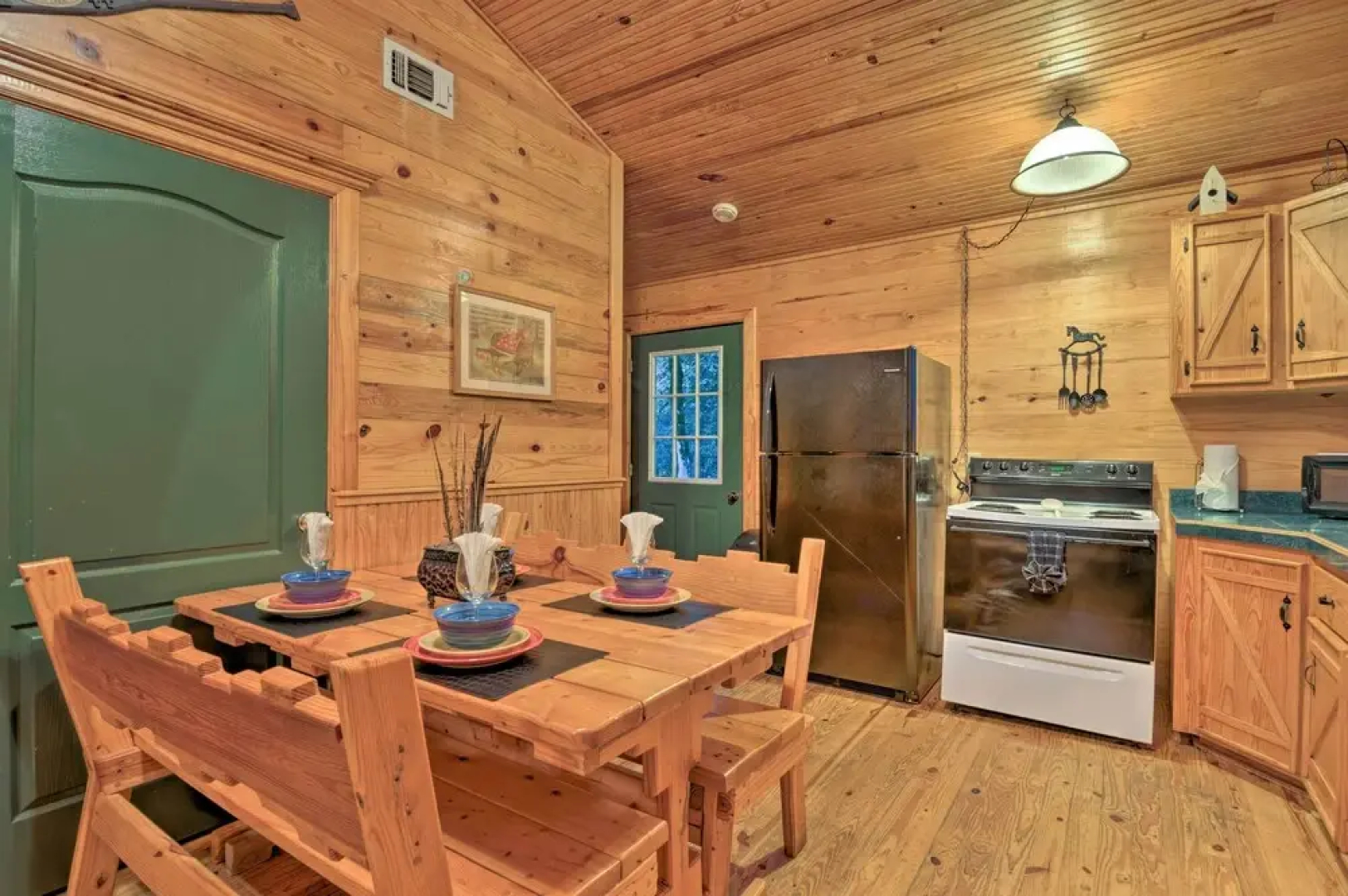 Hochatown Hideaway w/ Hot Tub, Grill & Fire Pit!