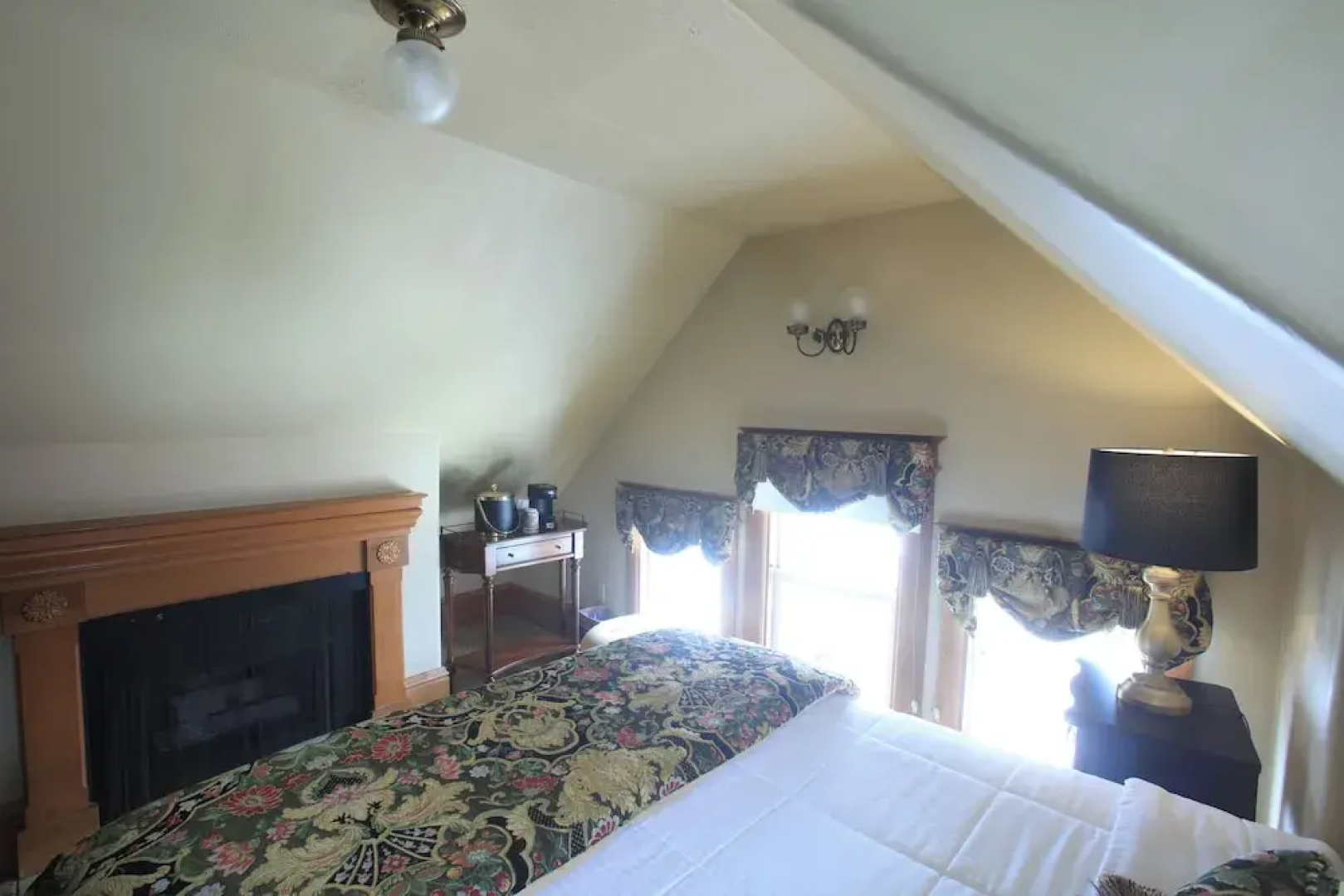 The Charles Pacific Grove - Artfully Designed Inclusive Inn