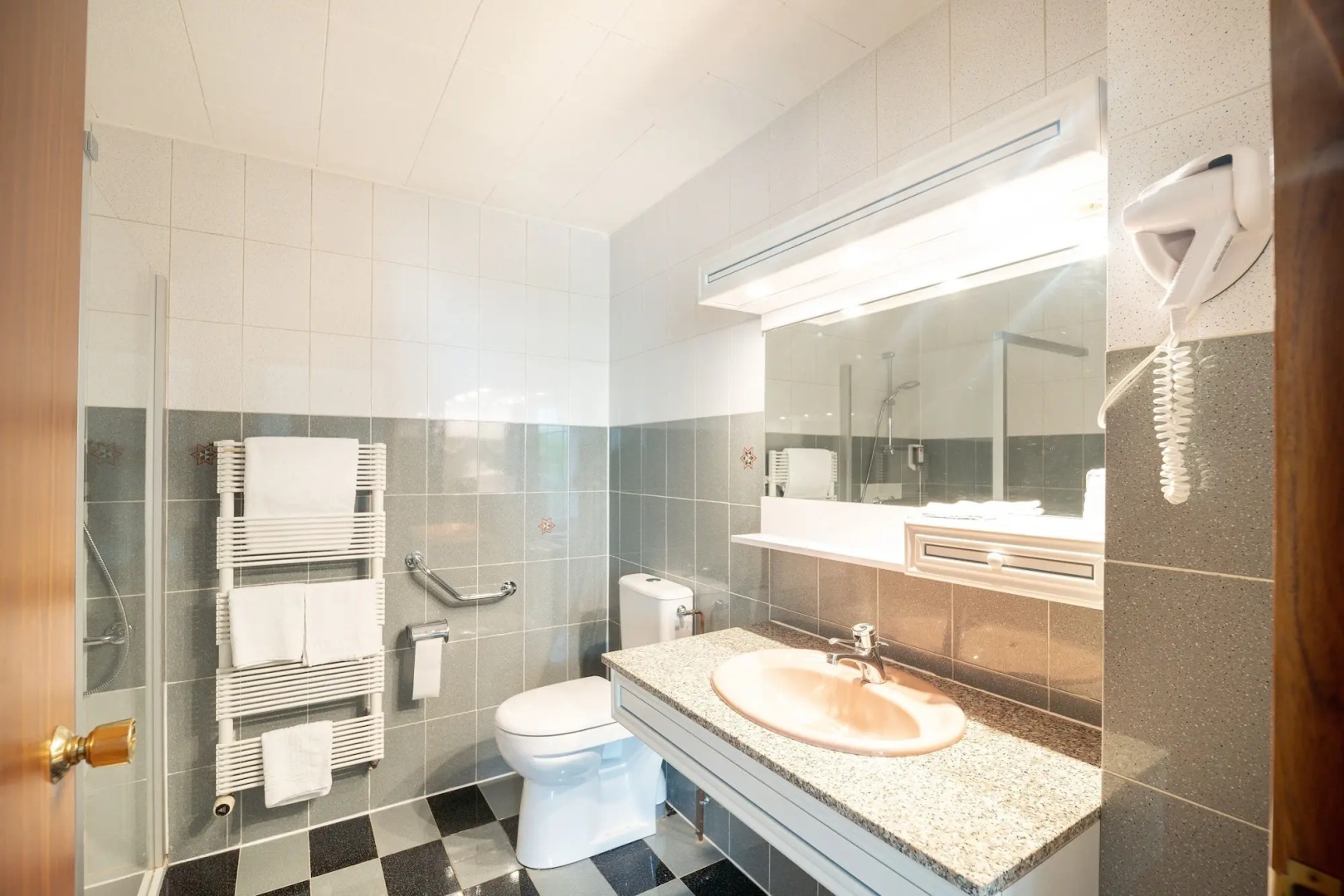 Contact Hôtel des Deux Moulins Limoges - Proche de la gare