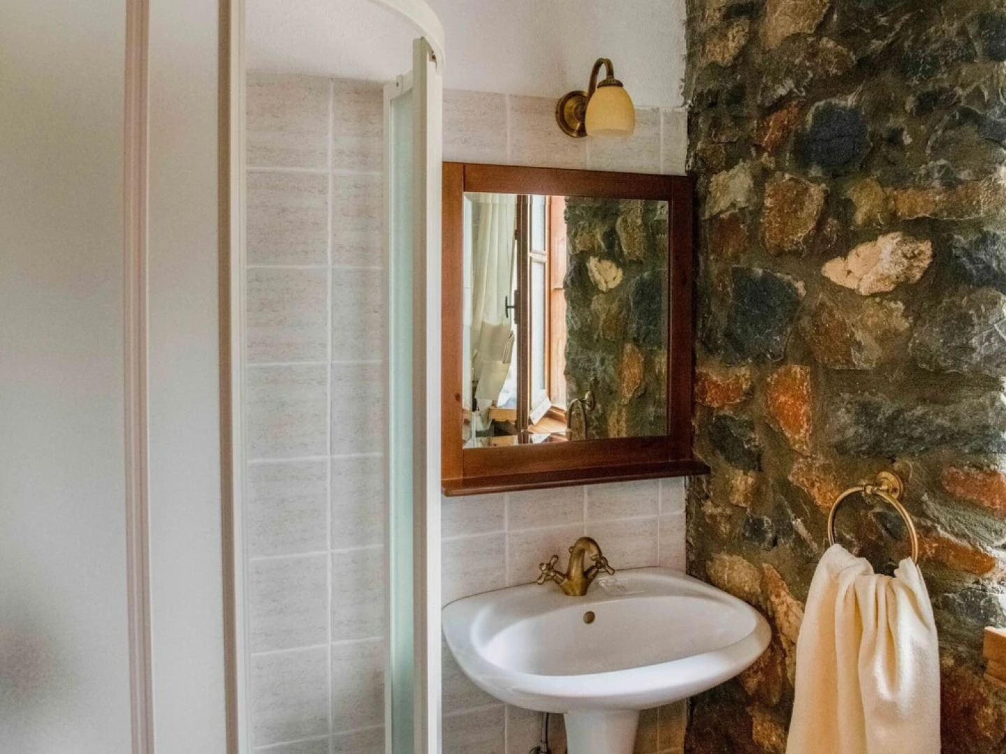 Elegant Holiday Home in Pella With Jacuzzi