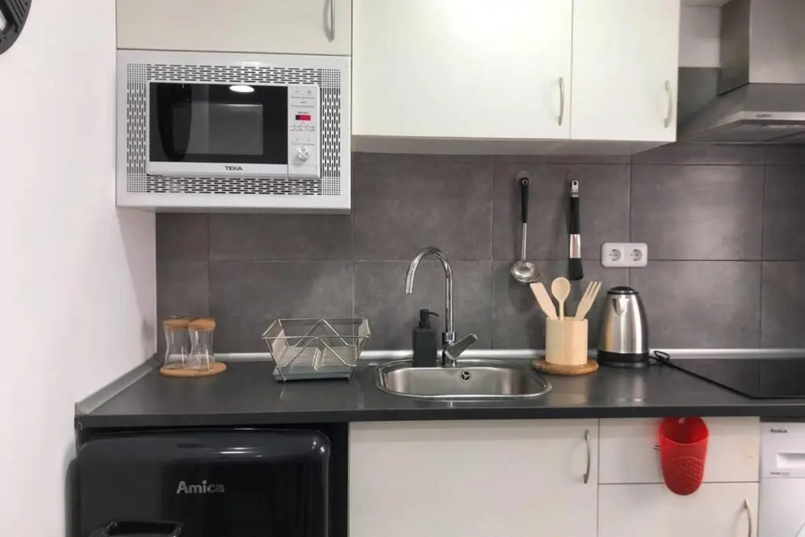 M4 Cool Terrace. 1 min to metro. 15 min to center