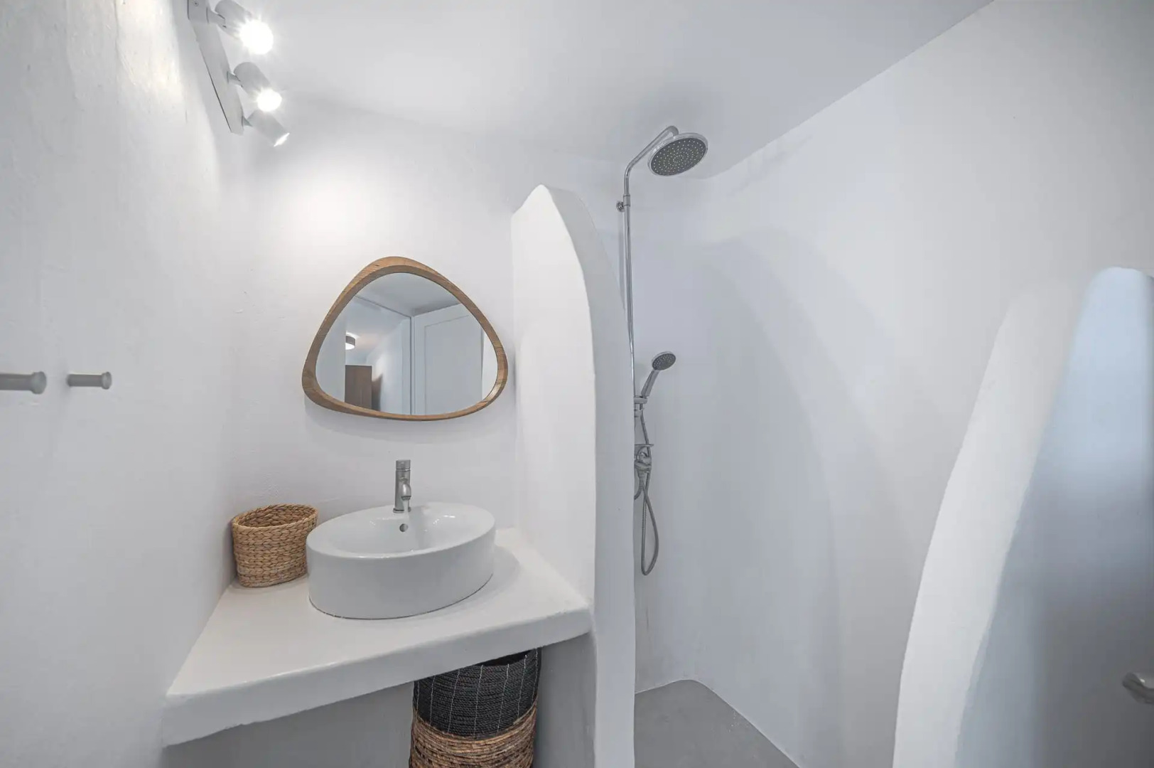 Live and Travel Greece