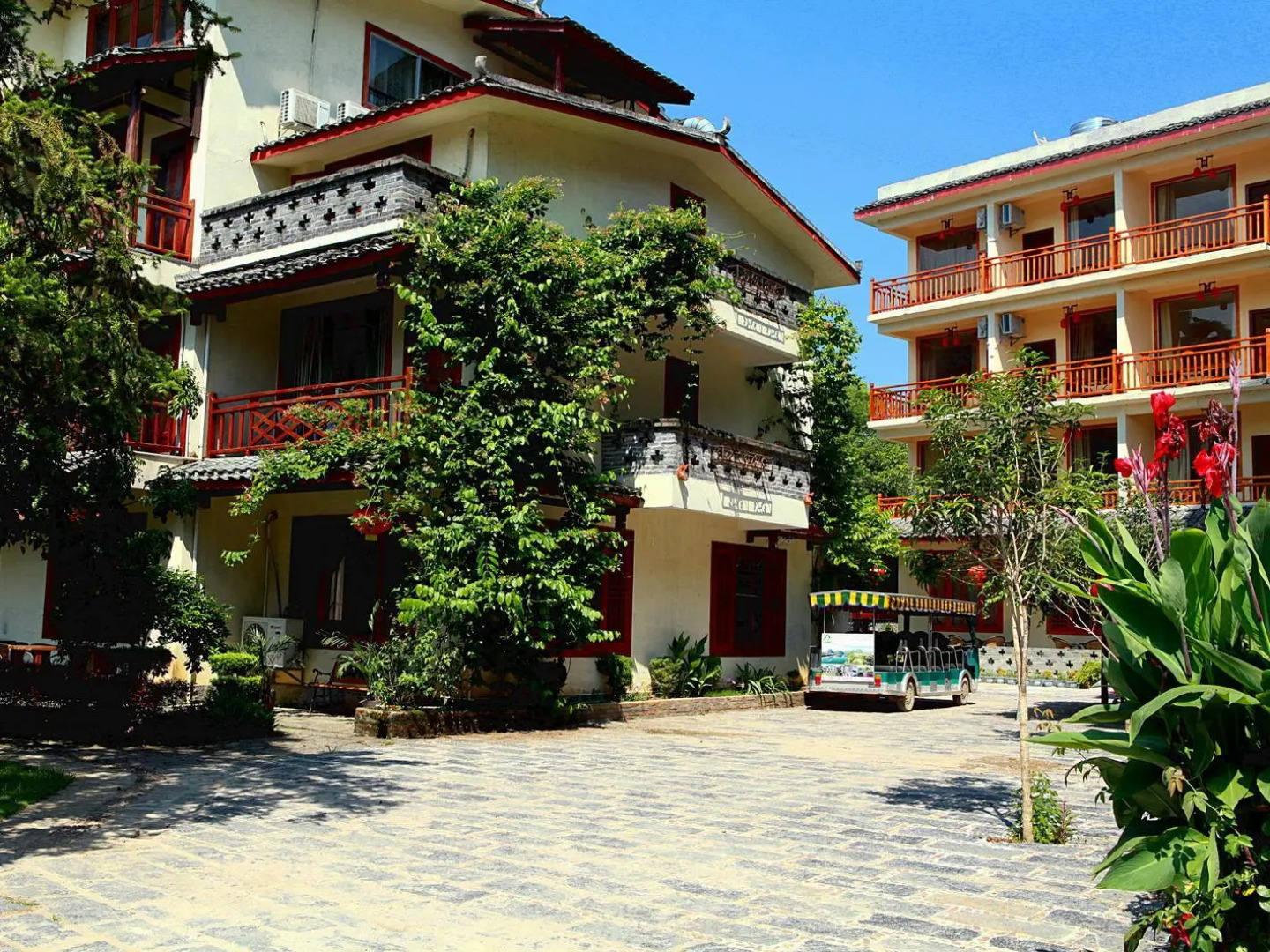 Snow Lion Riverside Resort