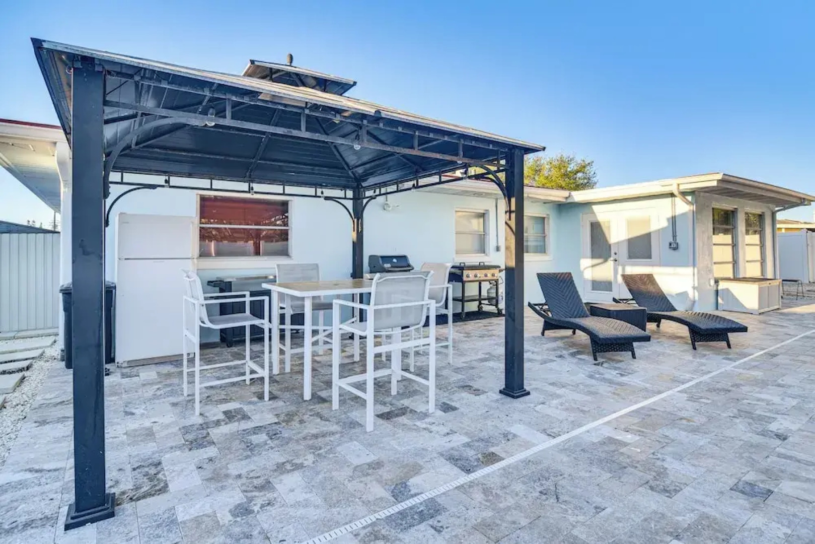 Private Hot Tub: Breezy Seminole Stay!