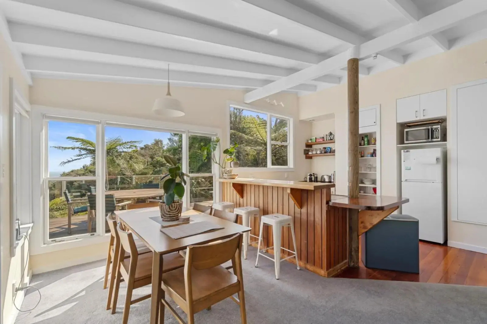 Piha - City Escape, Piha Holiday Home