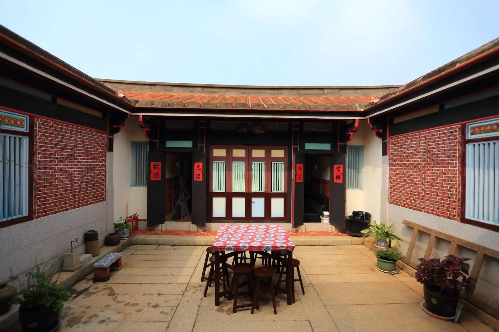 Shuang Li House