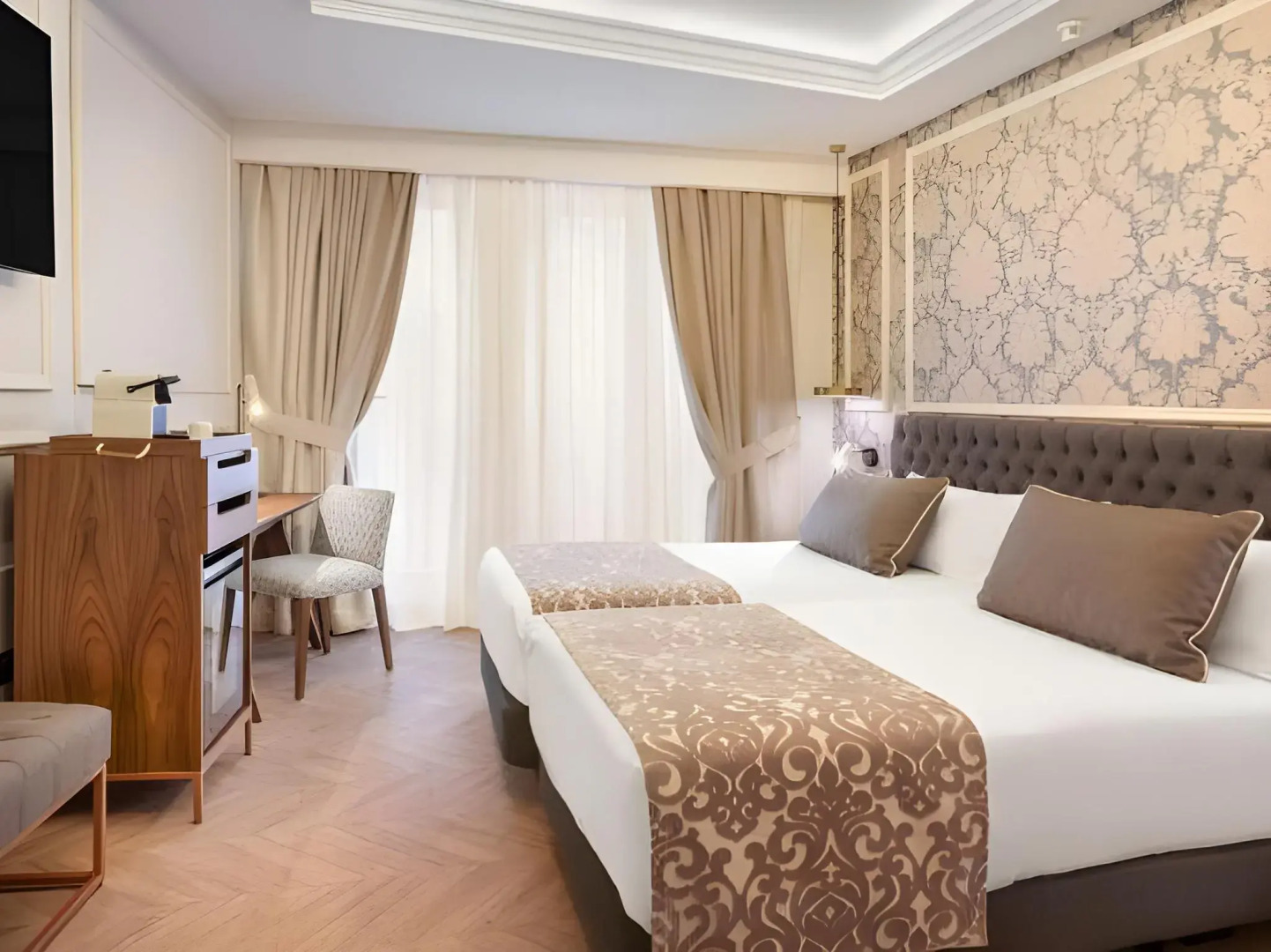 Catalonia Las Cortes Hotel