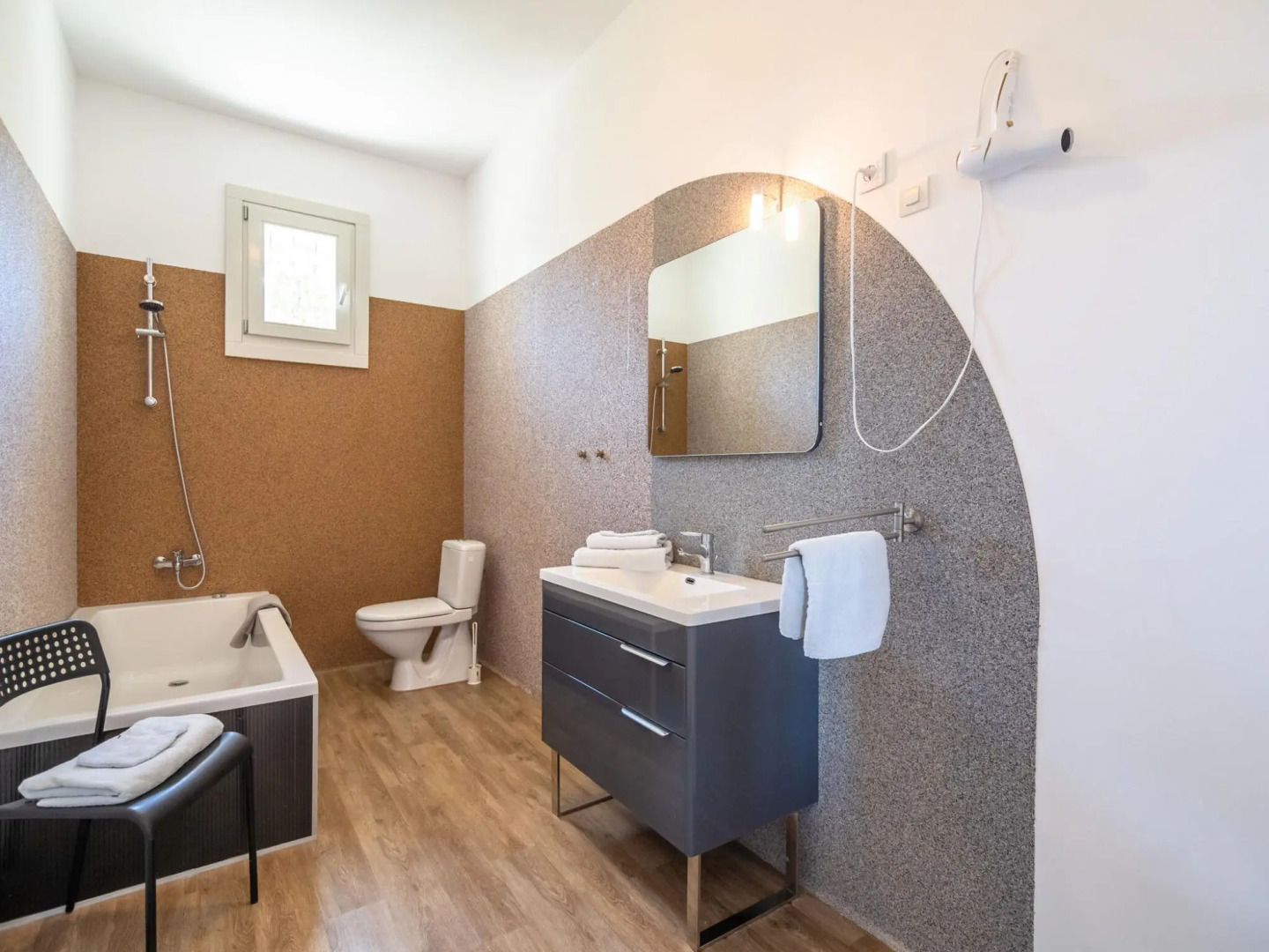 Luxury Villa in Aigne with Swimming Pool