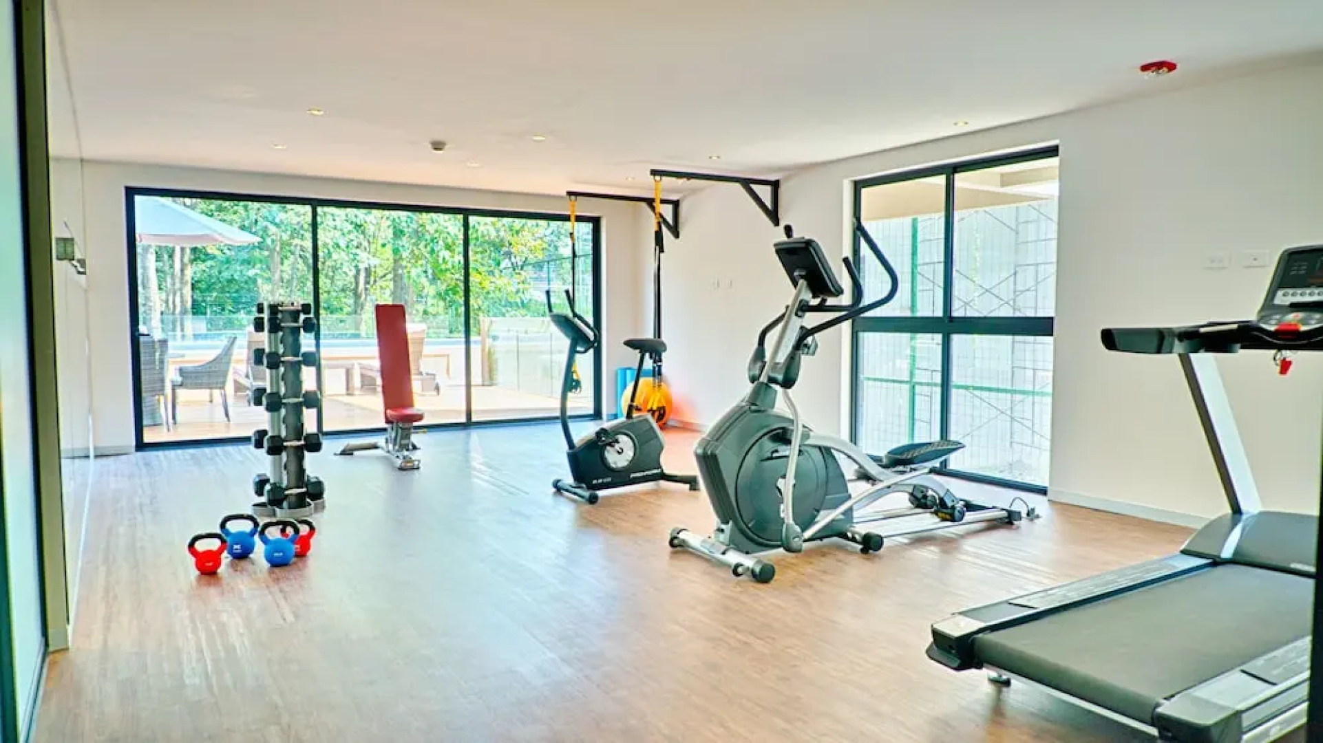 BEE Suites Santa Ana