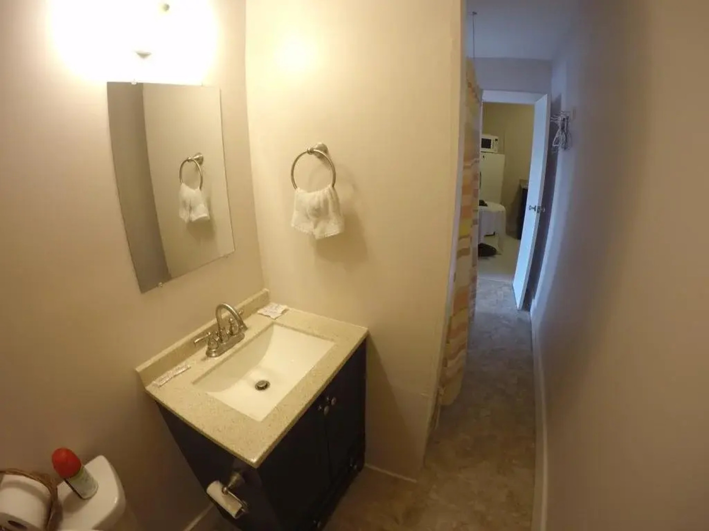 Admiral's Quay Motel & Suites