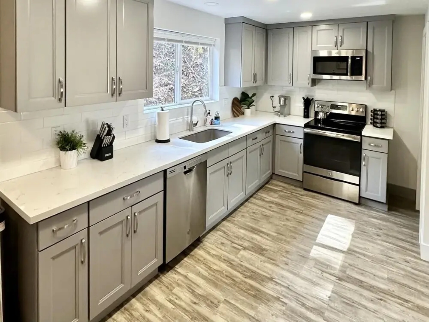 Charming Coastal 4BR Home Near Columbia River