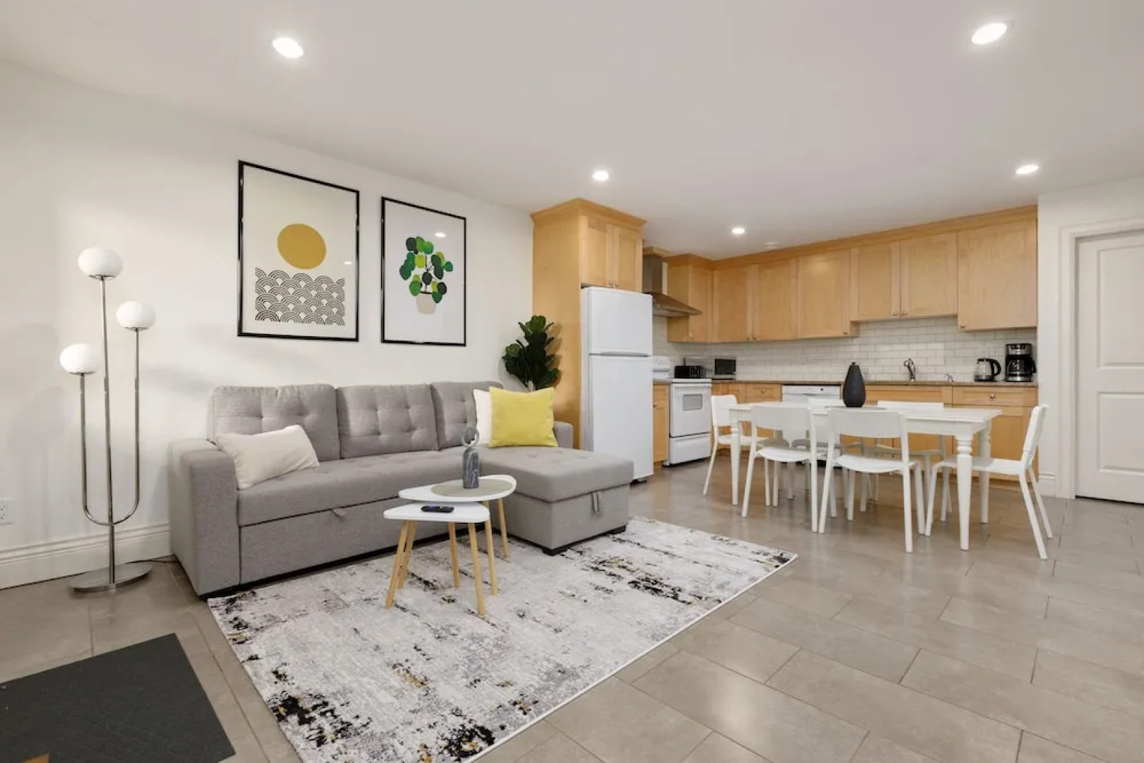 Cozy 2BR BSMT Suite Near Grouse Mt. and Edgemont.