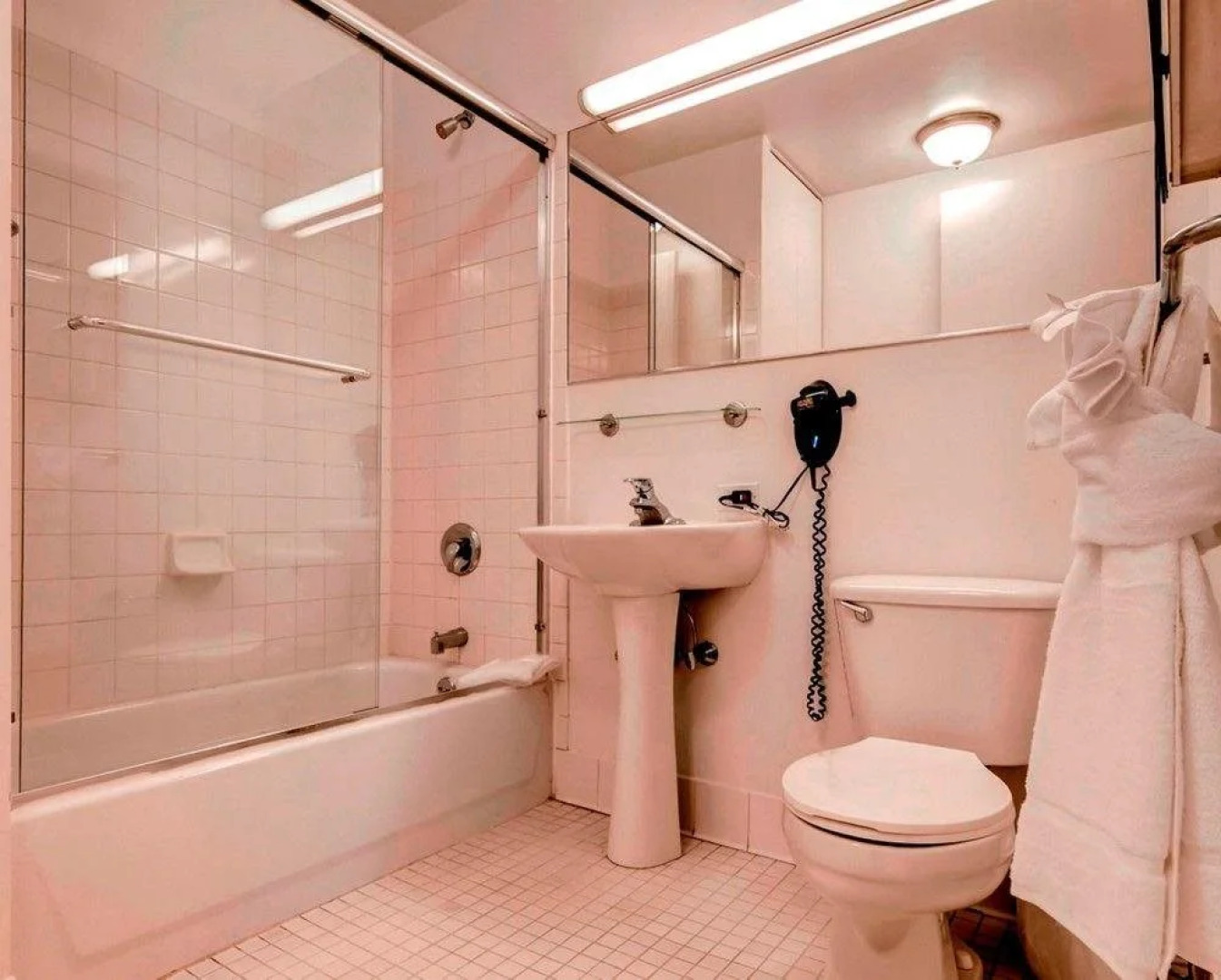 Global Luxury Suites at Summer Street