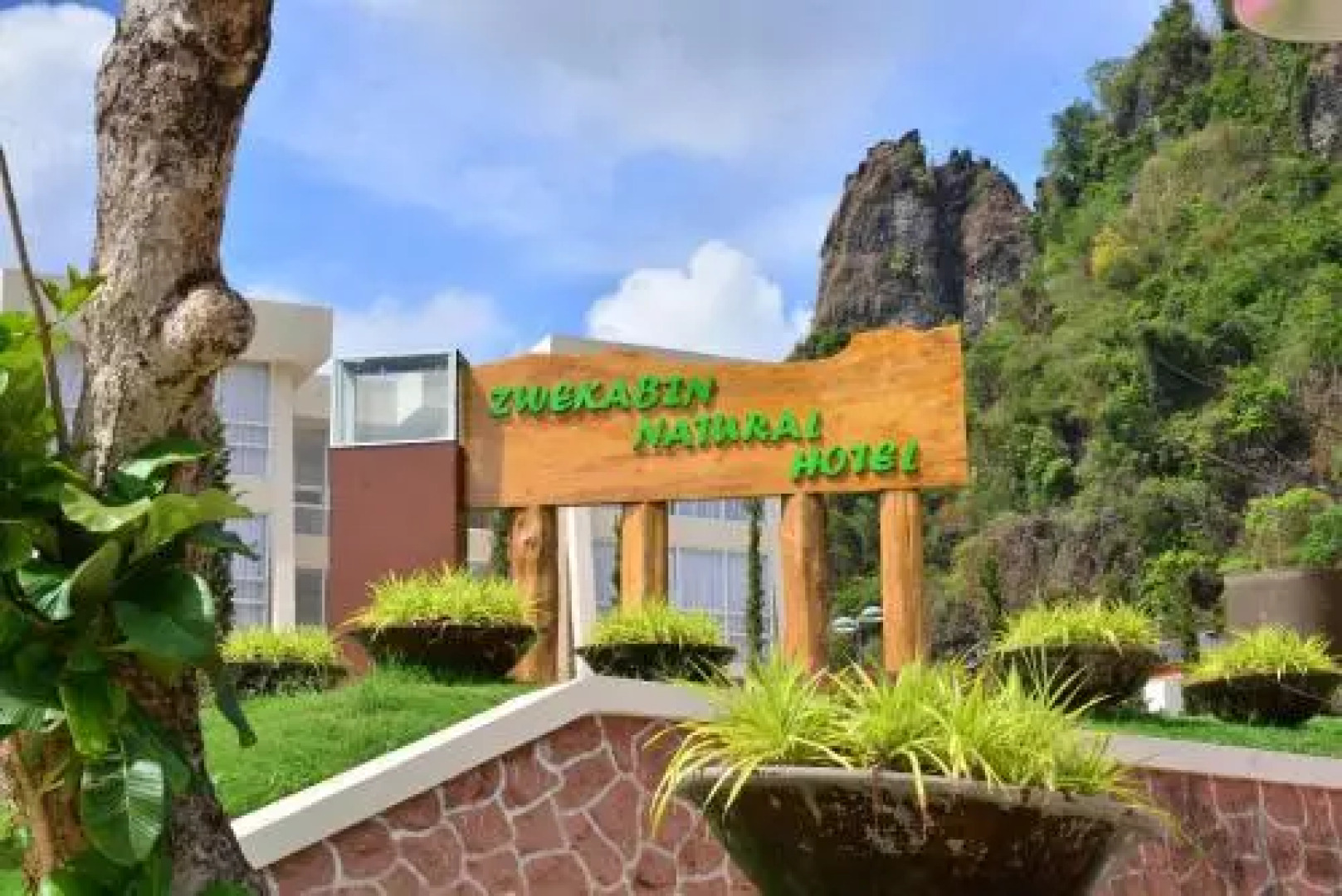 Zwekabin Natural Hotel