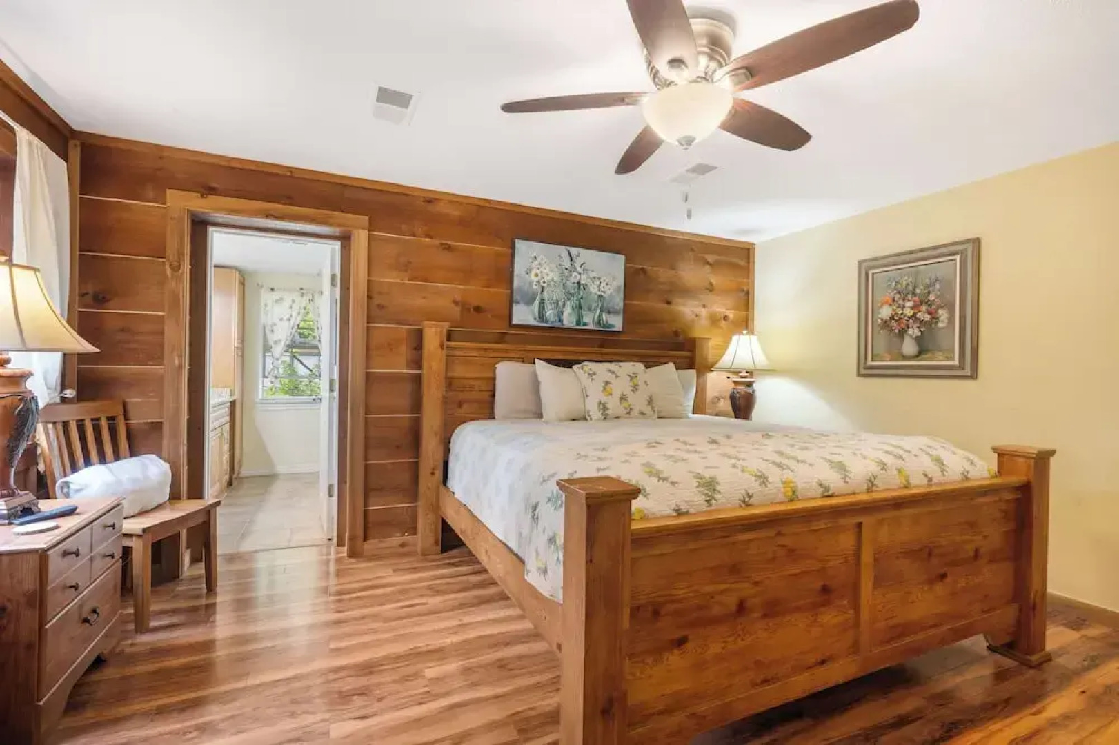 The Cozy Cottage Getaway - Private Pool & Hot Tub