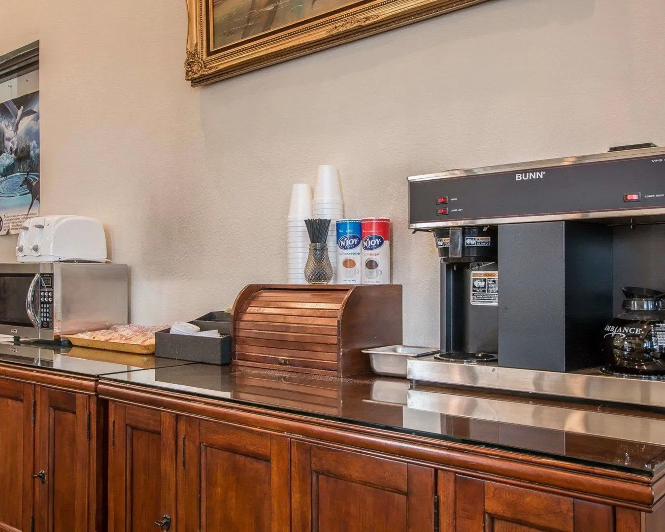 Palm Inn Hotel near Tyler Mall Riverside