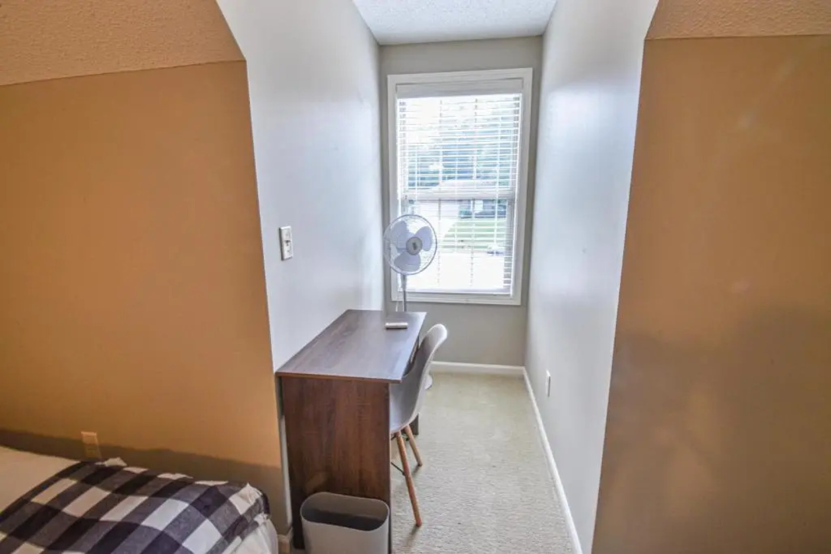 The Crimson Retreat Only 5 Miles to the Stadium BBQ Coffee Games