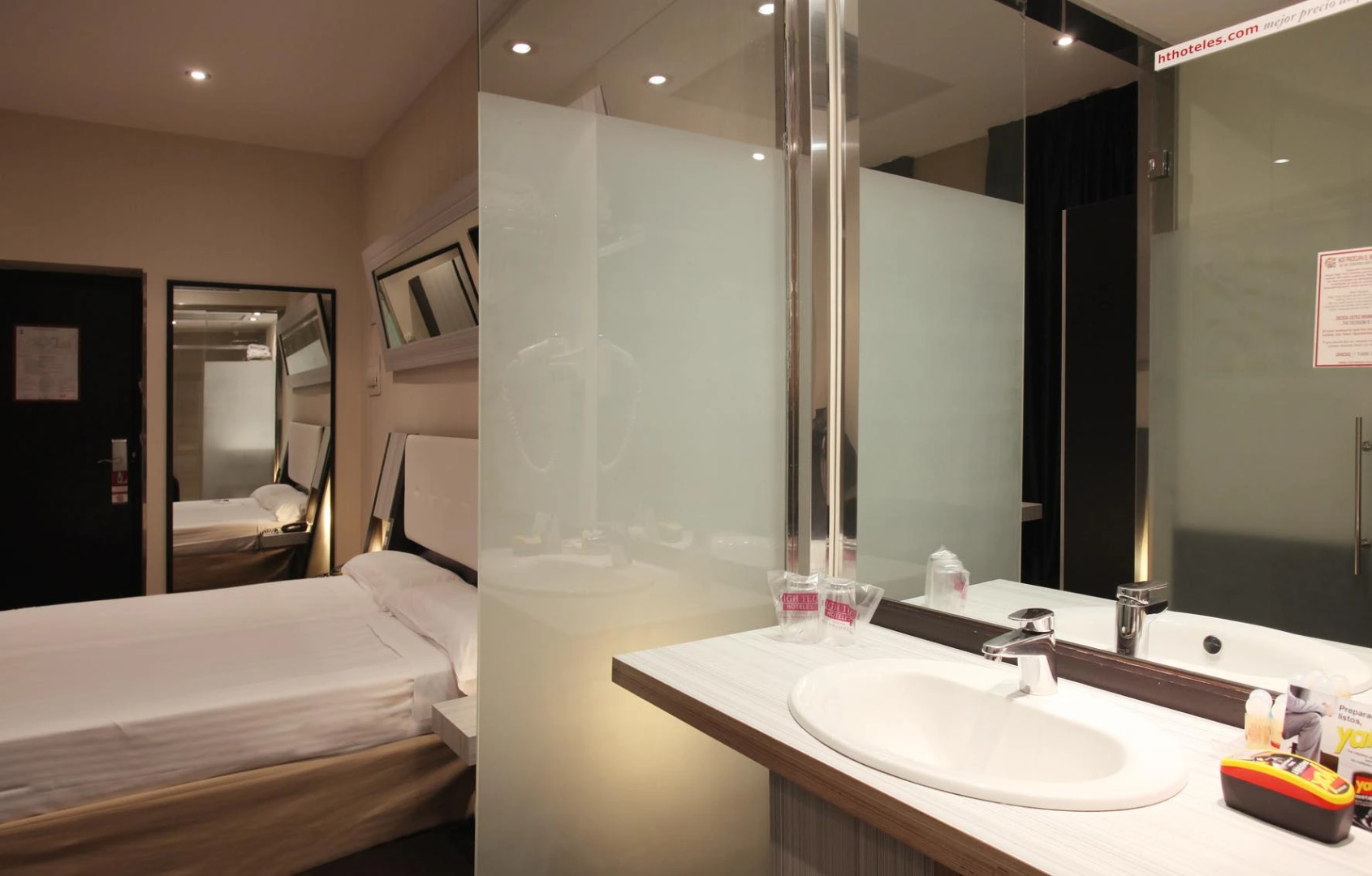 Отель Petit Palace Triball