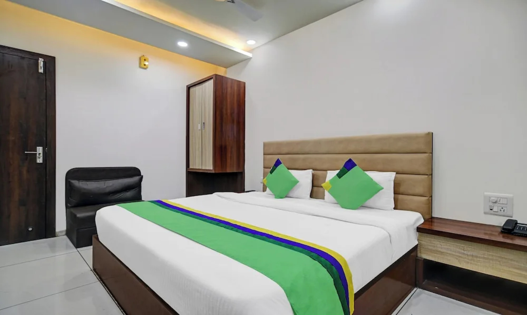 Treebo Trend Blue Diamond